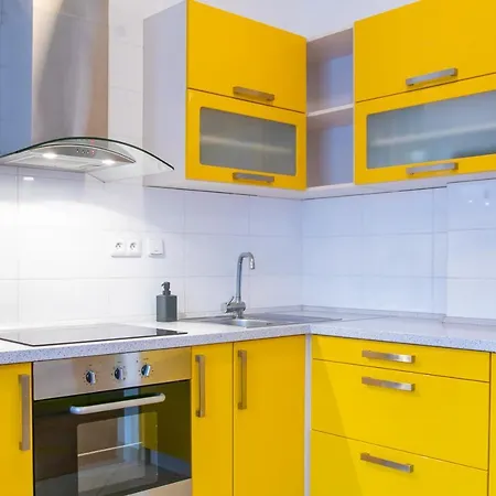 Apartment Yellow *