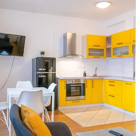 Yellow אוסטרבה