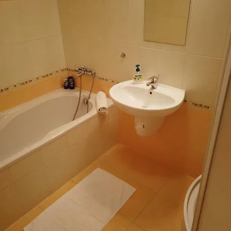 Apartment Yellow *