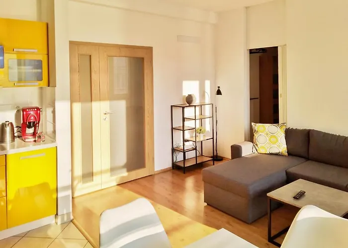 Yellow شقة اوسترافا