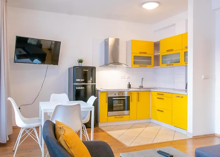 Yellow اوسترافا